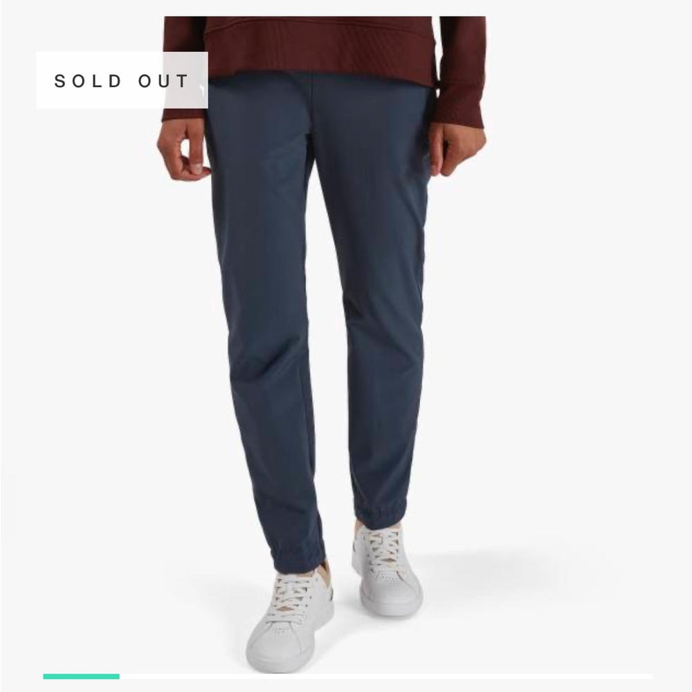 on cloud active pants in dark. athletic athleisure pull on trousers. women’s M.